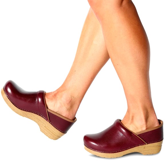 Excellent Dansko Professional Women's Clogs, Honey Distressed, W39 Cordovan Red - Picture 1 of 9